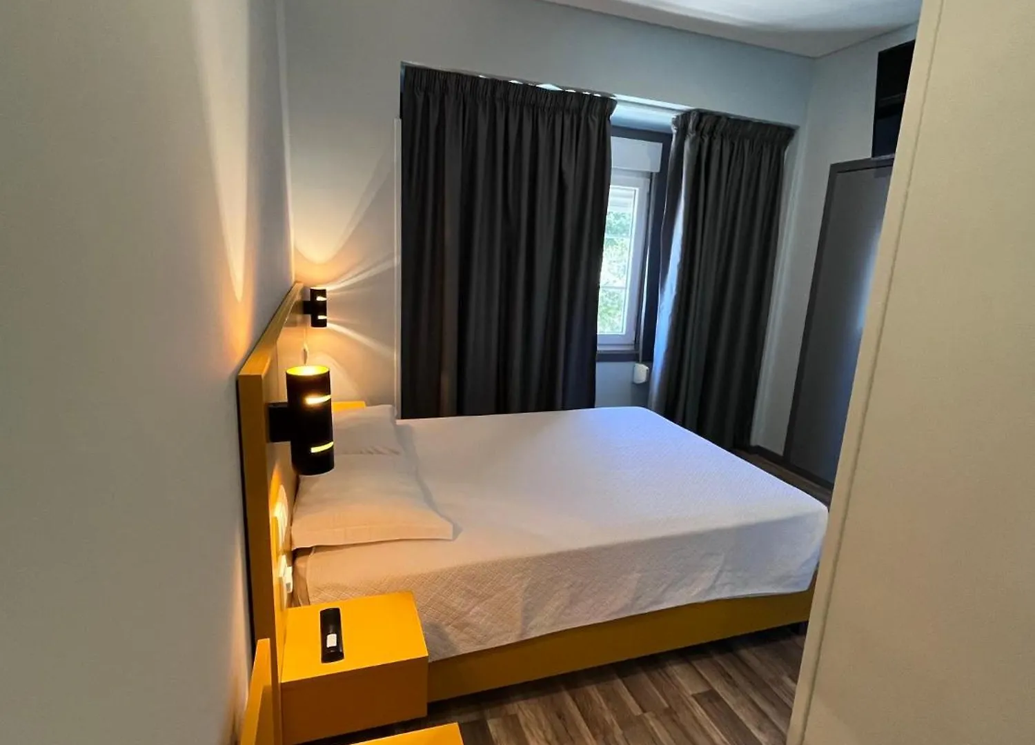 Fonte Luminosa Guest House Lisbon 2*,  Portugal