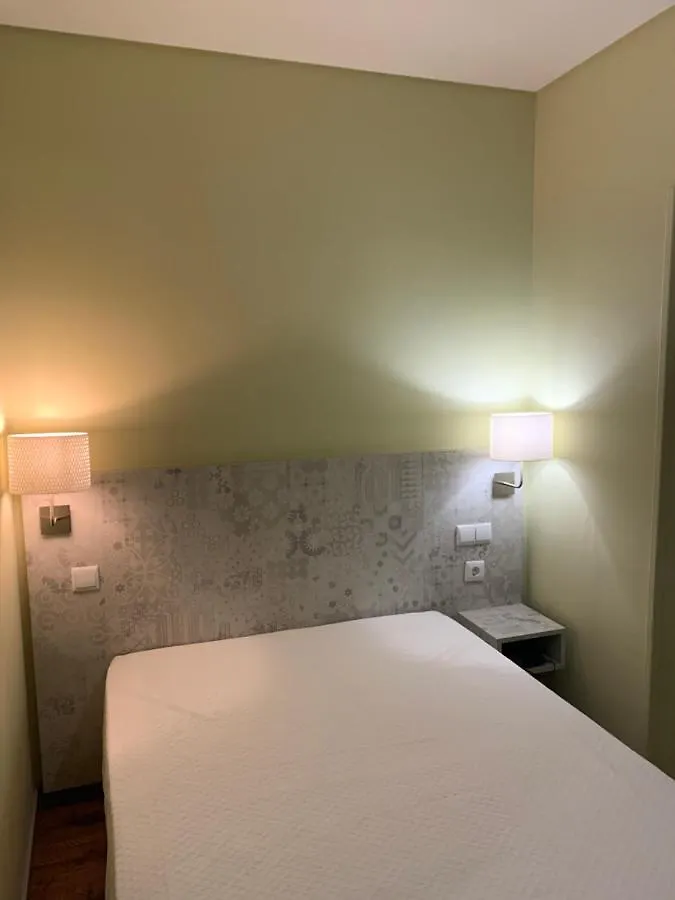 Fonte Luminosa Guest House Lisbon 2*,
